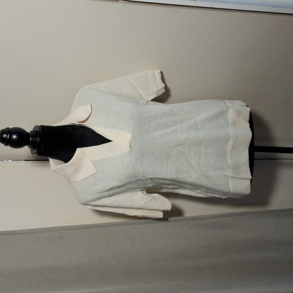 Cream Color medium Cashmere sweater